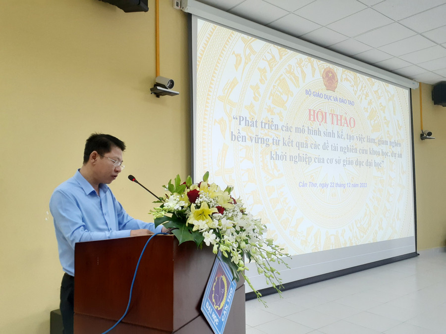 Ông Nguyễn Xuân An Việt - Phó Vụ trưởng Vụ Giáo dục Chính trị và Công tác học sinh, sinh viên (Bộ GD&amp;ĐT) phát biểu tại Hội thảo.