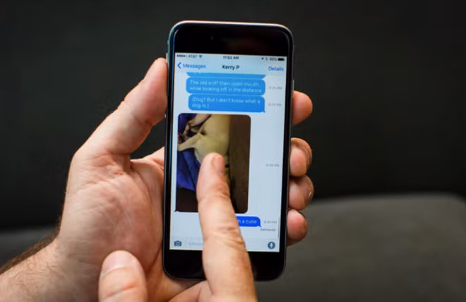 Hiển thị giờ gửi, nhận tin nhắn: Phần thông tin này thông thường bị ẩn đi. Người dùng chỉ việc trượt màn hình sang trái để hiển thị thời gian gửi, nhận tin nhắn. 11 thủ thuật không phải ai cũng biết trên iPhone