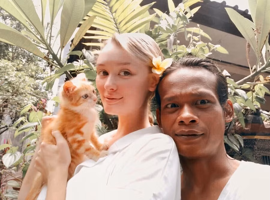 Cặp đôi Karna Radheya và Polly Alexandria Robinson.