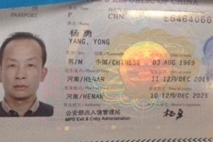 Bắt tại trận khách Trung Quốc giở trò "đạo chích" trên máy bay