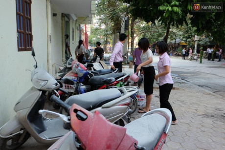 Người dân xót xa kể lại khoảnh khắc cụ bà bán nước và chồng ngồi xe lăn bốc cháy vì nổ bốt điện - Ảnh 8 Nguoi dan xot xa ke lai khoanh khac cu ba ban nuoc va chong ngoi xe lan boc chay vi no bot dien - Anh 8