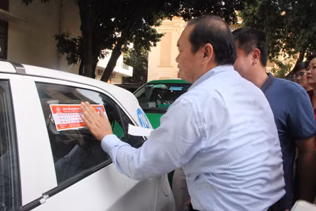 Ha Noi dan de can “5 khong” cho xe taxi - Anh 1