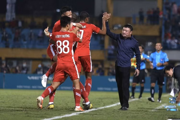 Việt Hoàng và Viettel sẽ bước vào năm 2021 với nhiều thách thức khó khăn.