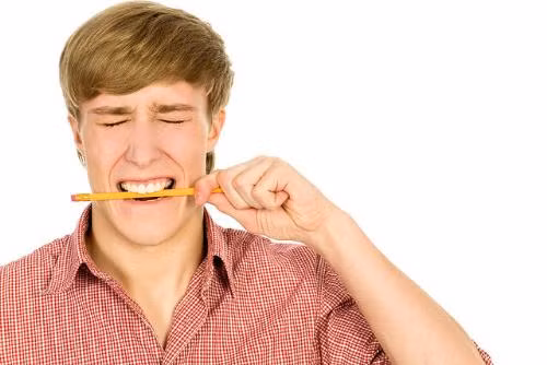 9 thoi quen hang ngay dang ngam ngam gay hai cho suc khoe cua ban