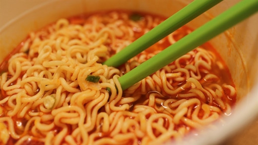 Co the se nhu the nao neu thuong xuyen an mi tom ban biet khong?