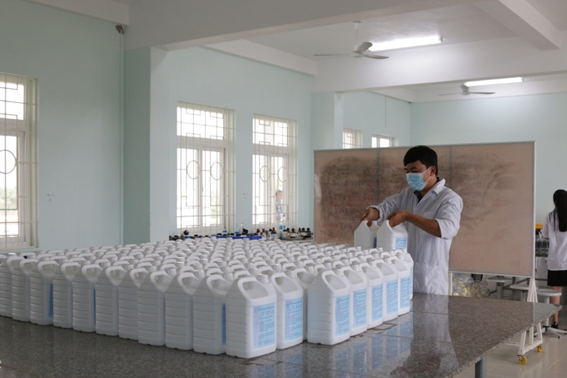 Dung dịch rửa tay khô KGU được đóng gói thành phẩm