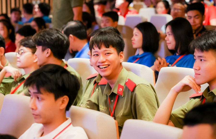 Sinh viên các trường đại học, cao đẳng tham dự Khai mạc Olympic Toán học sinh viên và học sinh toàn quốc. Sinh viên các trường đại học, cao đẳng tham dự Khai mạc Olympic Toán học sinh viên và học sinh toàn quốc.