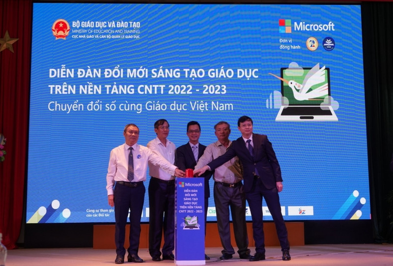 Đại diện Bộ GD&ĐT, Microsoft Việt Nam và các sở GD&ĐT, trường đại học bấm nút phát động Diễn đàn Đổi mới sáng tạo Giáo dục Việt Nam trên nền tảng công nghệ thông tin 2022 – 2023. Đại diện Bộ GD&ĐT, Microsoft Việt Nam và các sở GD&ĐT, trường đại học bấm nút phát động Diễn đàn Đổi mới sáng tạo Giáo dục Việt Nam trên nền tảng công nghệ thông tin 2022 – 2023.