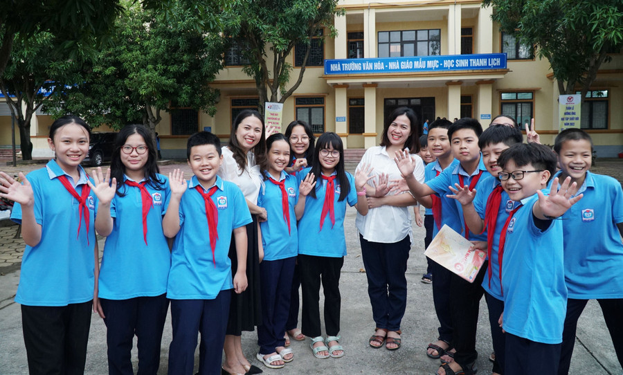 Cô Thủy luôn xây dựng lớp học hạnh phúc để học sinh không áp lực, có động lực phấn đấu trong học tập, rèn luyện.