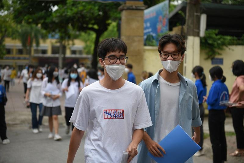 Thí sinh thi tốt nghiệp THPT 2022 tại điểm thi Trường THPT Yên Hòa (Hà Nội). Ảnh: Thế Đại