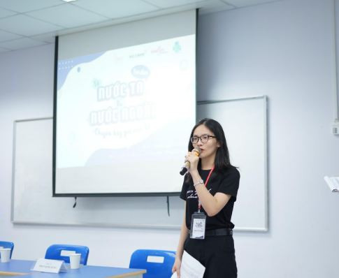Bạn Vũ Khánh Linh - Trưởng nhóm Dreamies chia sẻ mục tiêu chiến lược của dự án. Bạn Vũ Khánh Linh - Trưởng nhóm Dreamies chia sẻ mục tiêu chiến lược của dự án.