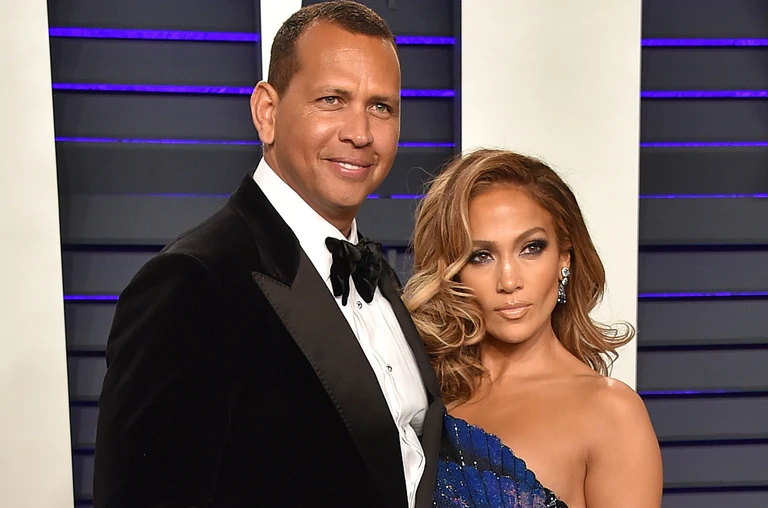 Jennifer Lopez và Alex Rodriguez chính thức chia tay.