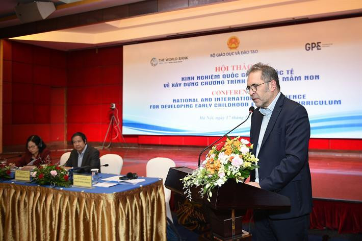 Quyền Giám đốc điều hành Ngân hàng Thế giới tại Việt Nam Christophe Lemiere trao đổi tại Hội thảo. Quyền Giám đốc điều hành Ngân hàng Thế giới tại Việt Nam Christophe Lemiere trao đổi tại Hội thảo.