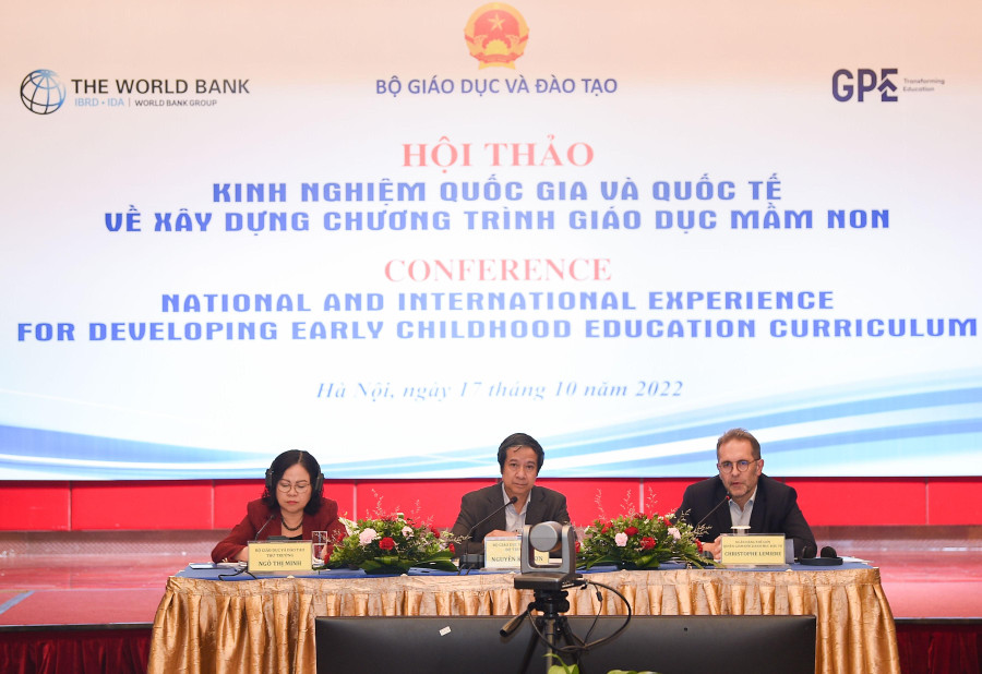 Chủ trì hội thảo (từ trái qua phải ảnh: Thứ trưởng Bộ GD&ĐT Ngô Thị Minh, Bộ trưởng Bộ GD&ĐT Nguyễn Kim Sơn và Quyền Giám đốc điều hành Ngân hàng Thế giới tại Việt Nam. Chủ trì hội thảo (từ trái qua phải ảnh: Thứ trưởng Bộ GD&ĐT Ngô Thị Minh, Bộ trưởng Bộ GD&ĐT Nguyễn Kim Sơn và Quyền Giám đốc điều hành Ngân hàng Thế giới tại Việt Nam.