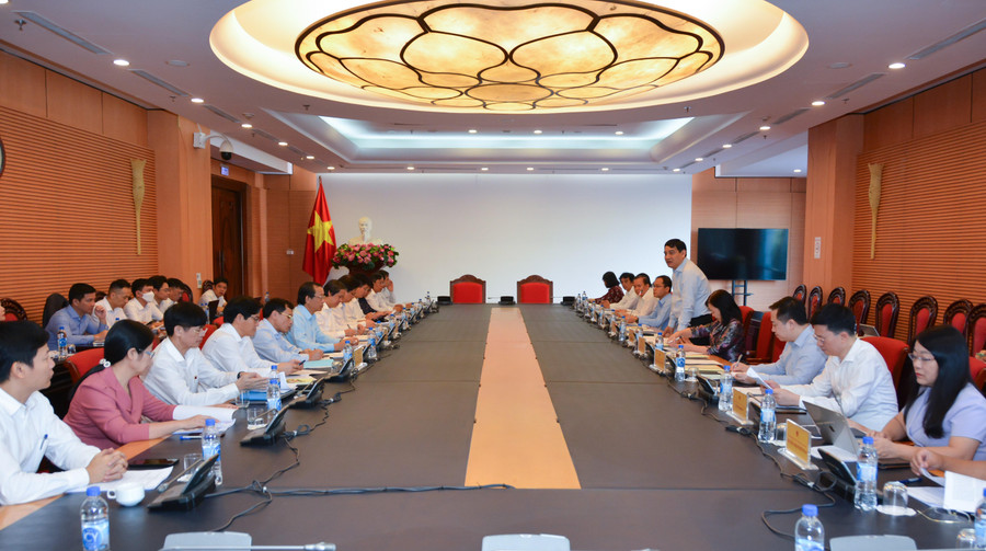 Toàn cảnh buổi làm việc.