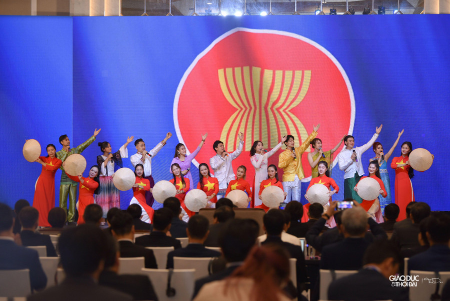 Tiết mục văn nghệ trong lễ khai mạc Hội nghị Bộ trưởng Giáo dục ASEAN lần thứ 12.