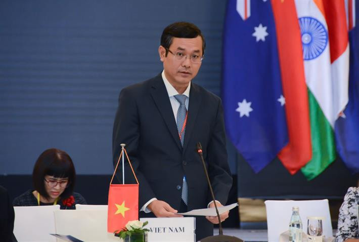 Thứ trưởng Bộ GDĐT Việt Nam Nguyễn Văn Phúc chủ trì 3 cuộc Hội nghị quan chức cấp cao Giáo dục ASEAN trong ngày 11-12/10.