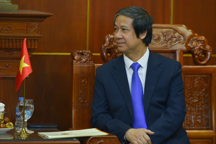 Bộ trưởng Bộ GD&ĐT Nguyễn Kim Sơn. Bộ trưởng Bộ GD&ĐT Nguyễn Kim Sơn.