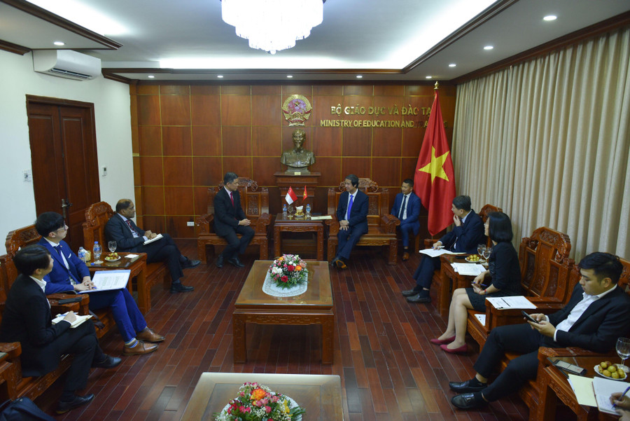 Hình ảnh buổi làm việc giữa hai Bộ trưởng và đoàn công tác. Hình ảnh buổi làm việc giữa hai Bộ trưởng và đoàn công tác.