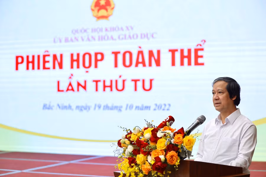 Bộ trưởng Bộ GD&ĐT Nguyễn Kim Sơn phát biểu tại Phiên họp toàn thể lần thứ 4 của Ủy ban Văn hóa, Giáo dục của Quốc hội.