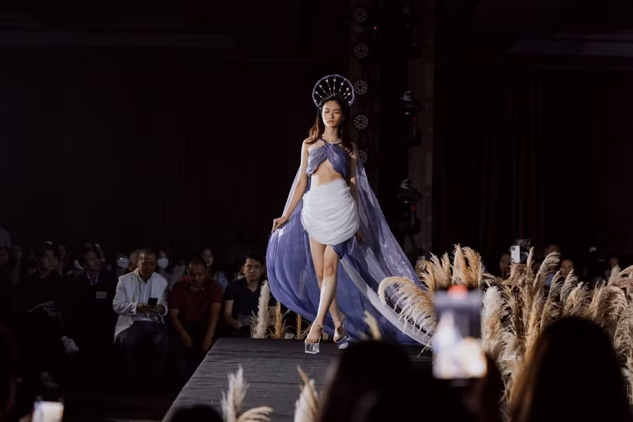 Show diễn thu hút gần 1000 khán giả, chủ yếu là các học sinh, sinh viên trên địa bàn thành phố Hà Nội.