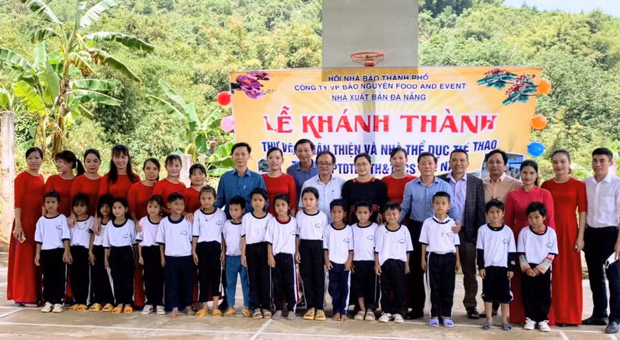 Lễ khánh thành thư viện thân thiện và khu thể dục thể thao.