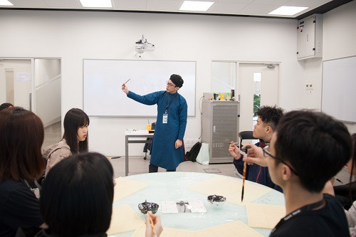 Workshop “Viết thư pháp” với Tâm An