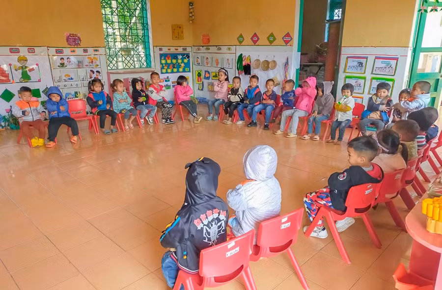 Học sinh Trường Mầm non số 2 xã Tủa Thàng trong những ngày đầu học tập.