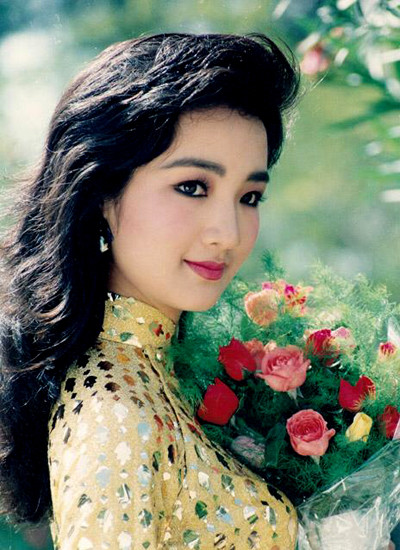 Chị đằm thắm, dịu dàng trong chiếc áo dài Chị đằm thắm, dịu dàng trong chiếc áo dài