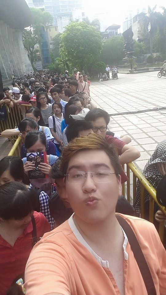 Bộ sưu tập đĩa gốc giá khủng khiến nhiều người ghen tỵ của 9x ảnh 1 Nam Linh - anh chàng sở hữu bộ sưu tập đĩa khủng.