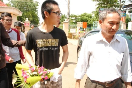 Trả hồ sơ để điều tra lại vụ học sinh bị công an vào trường áp giải đi tù ở Đắk Lắk
