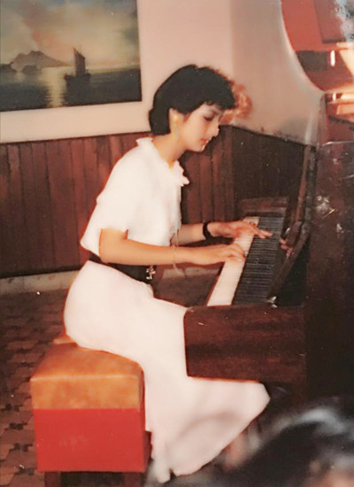 Hình ảnh Giáng My trong bộ phim "Hoa hậu mồ côi" của Hãng phim truyện Việt Nam ngày trước. Hình ảnh Giáng My trong bộ phim "Hoa hậu mồ côi" của Hãng phim truyện Việt Nam ngày trước.