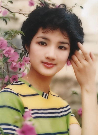 Mái tóc ngắn, xoăn phồng tạo được nét cá tính của Giáng My Mái tóc ngắn, xoăn phồng tạo được nét cá tính của Giáng My