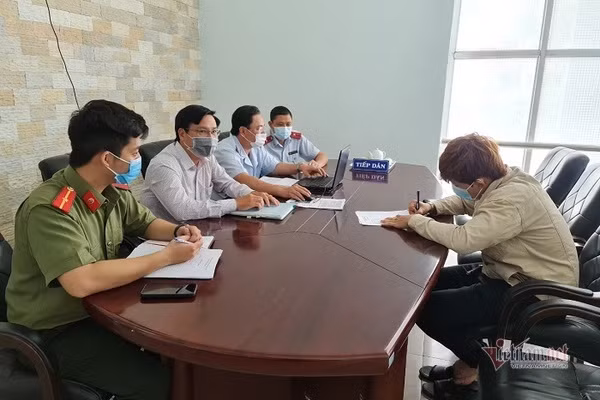 Cơ quan chức năng làm việc với H.