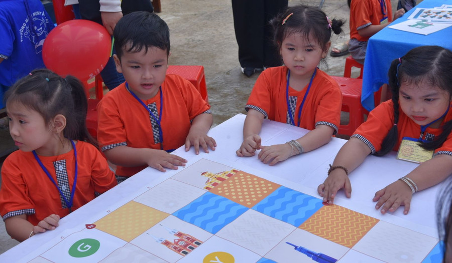 Học sinh thành phố Hồng Ngự (tỉnh Đồng Tháp) tham gia ngày hội Khoa học giáo dục. Ảnh: TG