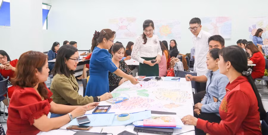 Giảng viên chủ chốt các trường ĐH sư phạm tiếp tục hỗ trợ giáo viên cốt cán trong bồi dưỡng giáo viên phổ thông đại trà qua mạng.