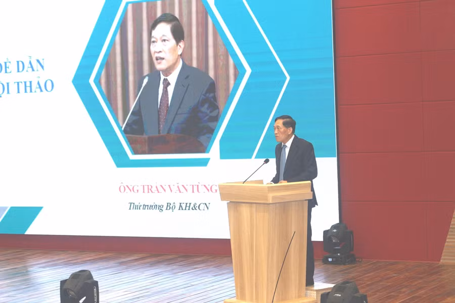 Ông Trần Văn Tùng - Thứ trưởng Bộ Khoa học và Công nghệ phát biểu tại hội thảo.