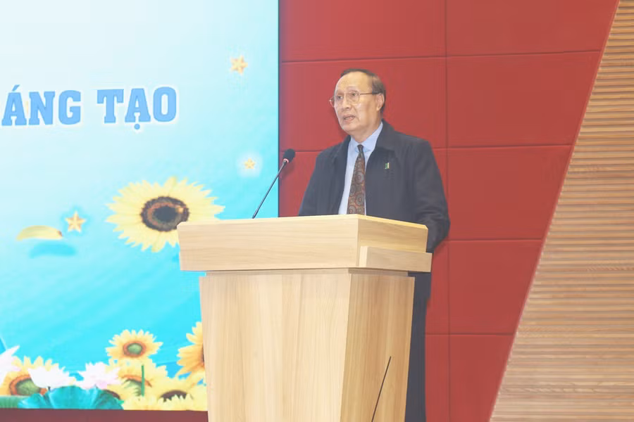 TS Nguyễn Thanh Dũng - Phó Hiệu Trưởng Trường ĐH Cửu Long phát biểu tại hội thảo.