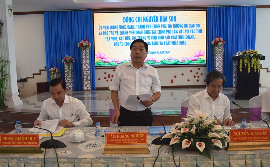 Ông Lâm Hoàng Nghiệp, Phó Chủ tịch Thường trực UBND tỉnh Sóc Trăng báo cáo tại buổi làm việc.