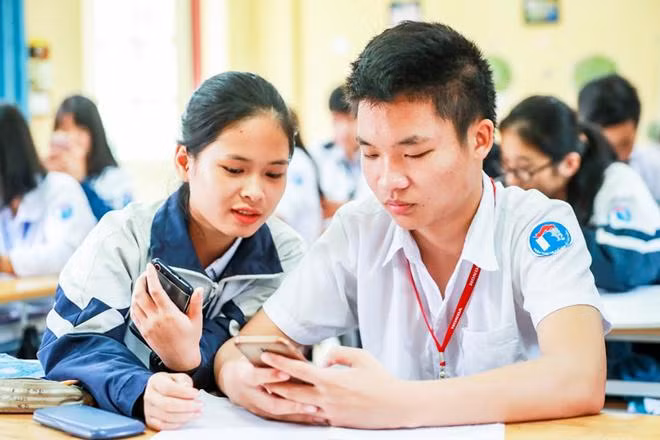 Điện thoại chỉ tốt khi học sinh đã vững kiến thức nền. Ảnh minh họa