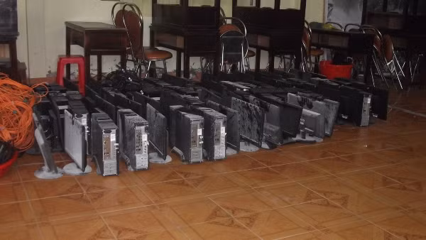 Máy tính được chuyển sang phòng khác