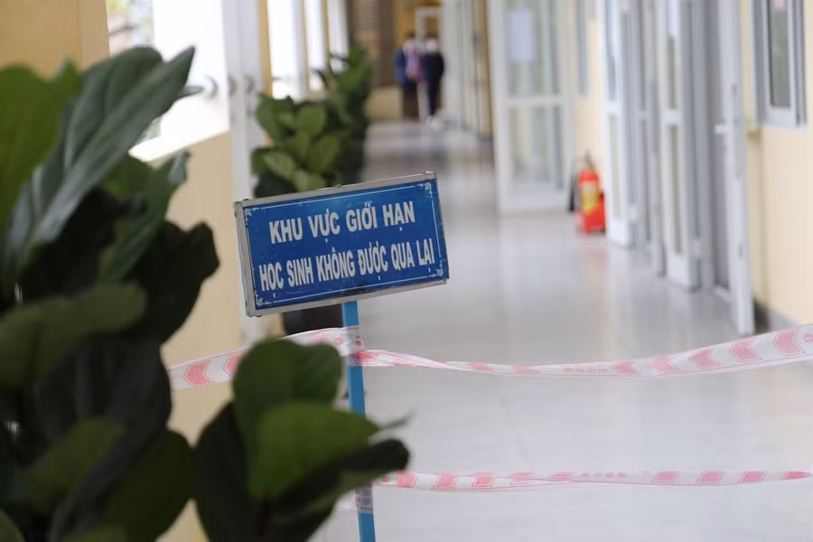 Các trường học đều phân chia khu vực giữa các lớp học để hạn chế tiếp xúc.