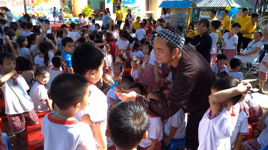 Các em thiếu nhi đón tết Trung thu ấm áp cùng Nam A Bank Bình Phước Các em thiếu nhi đón tết Trung thu ấm áp cùng Nam A Bank Bình Phước