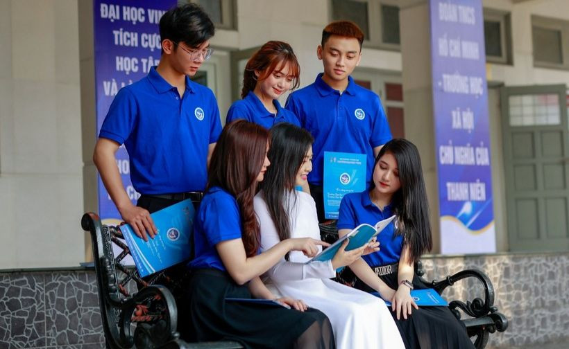 Giảng viên và sinh viên sư phạm Trường ĐH Vinh. Ảnh: NTCC Giảng viên và sinh viên sư phạm Trường ĐH Vinh. Ảnh: NTCC