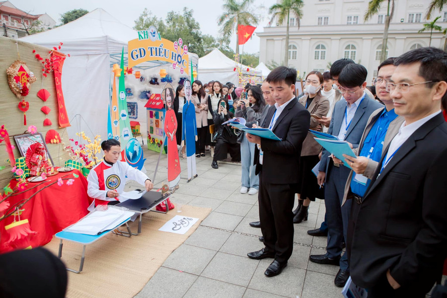 Hoạt động ngày hội sư phạm tại Trường Sư phạm (Trường ĐH Vinh).