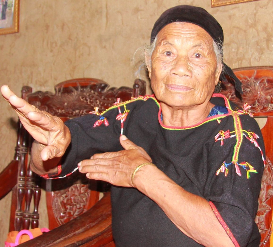 Nghệ nhân H’Săn Ê ban.