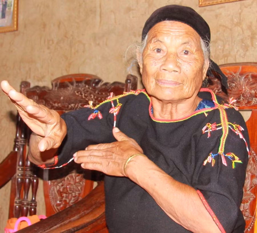 Nghệ nhân H’Săn Ê ban.