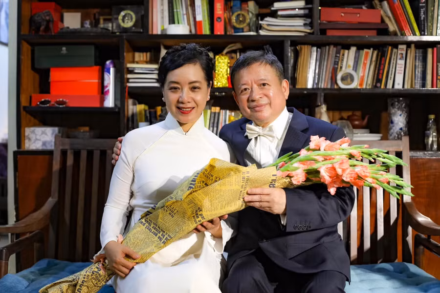 Vợ chồng NSƯT Chiều Xuân "tình trong bể tình" kỷ niệm 34 năm ngày cưới ảnh 2