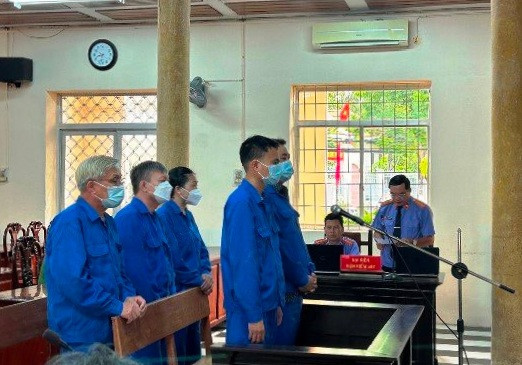 Các bị cáo trong vụ án chạy điều chuyển Giám đốc Công an tỉnh An Giang với giá 20 tỷ đồng. Các bị cáo trong vụ án chạy điều chuyển Giám đốc Công an tỉnh An Giang với giá 20 tỷ đồng.