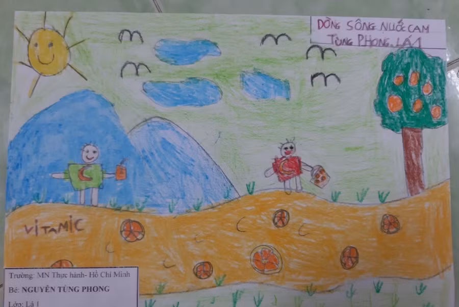 Một tác phẩm của học sinh Lớp Lá có tựa đề Dòng sông nước cam. Ảnh NTCC.